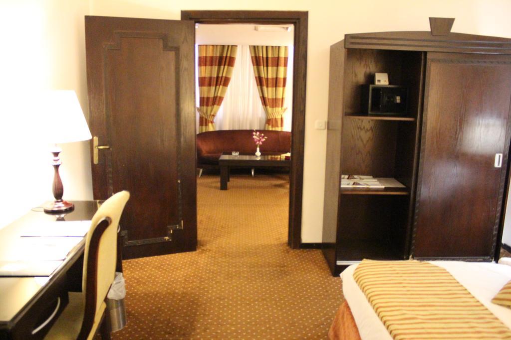 Al Fanar Palace Hotel And Suites Amman Bagian luar foto