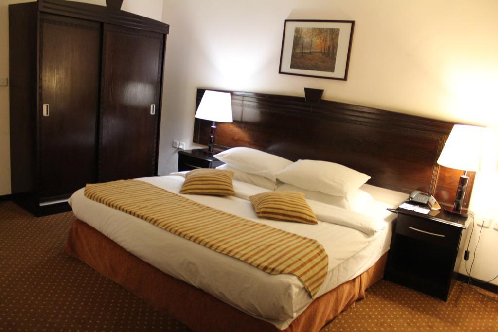 Al Fanar Palace Hotel And Suites Amman Bagian luar foto